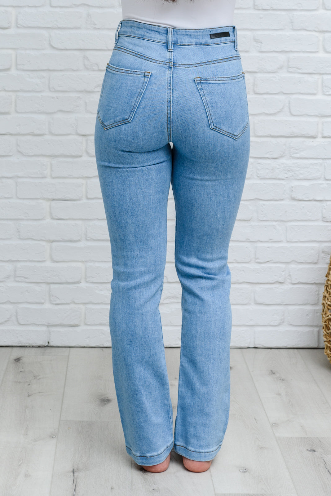 Rylee 90s High Rise Straight Leg Jeans